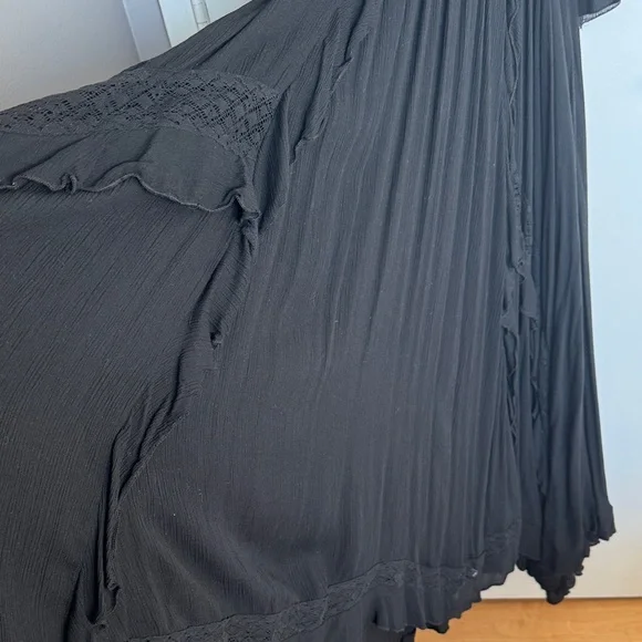 Black Ruffled Button-Down Dress - Picture 4 of 8